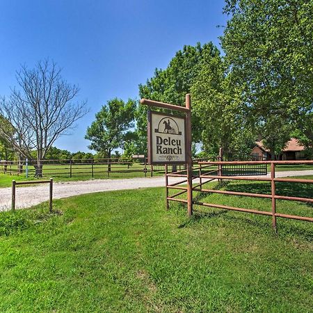Texas Cabin On 130 Acres Walk To Lake Ray Roberts Collinsville المظهر الخارجي الصورة