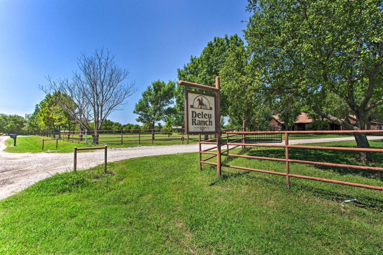 Texas Cabin On 130 Acres Walk To Lake Ray Roberts Collinsville المظهر الخارجي الصورة